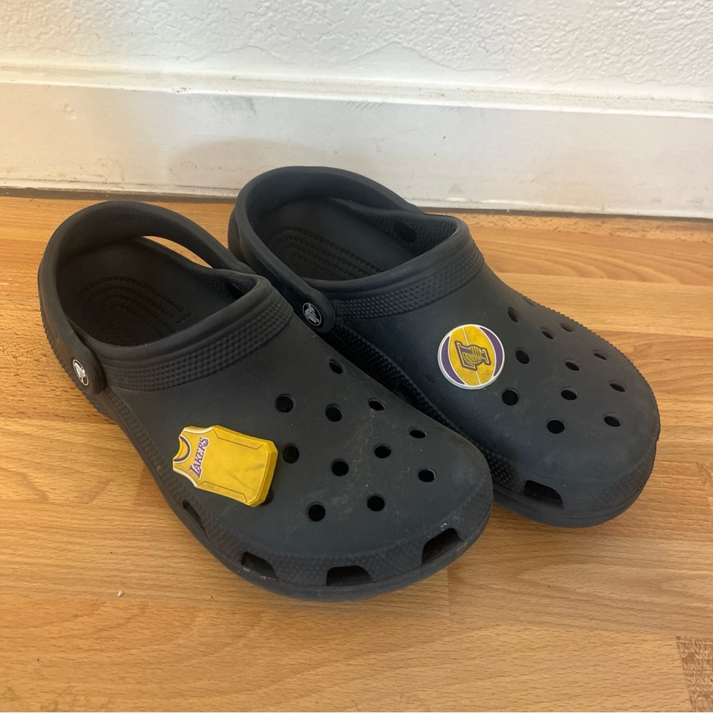 Unisex Black Crocs with Sports Charm M8/W10 EUC Comfort Sandals Slides